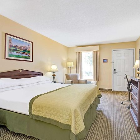 Baymont By Wyndham Smithfield Hotel Exterior foto