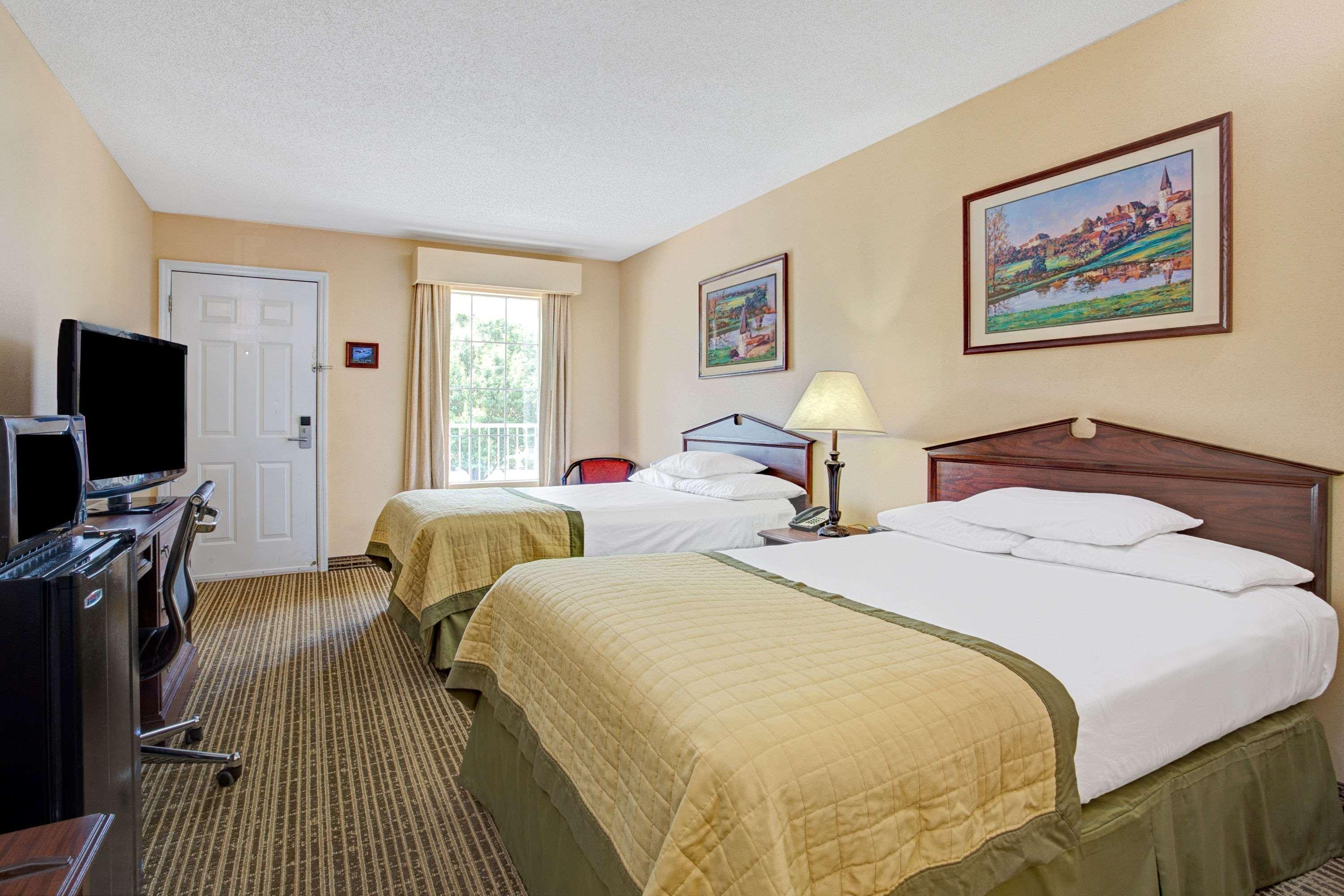 Baymont By Wyndham Smithfield Hotel Exterior foto