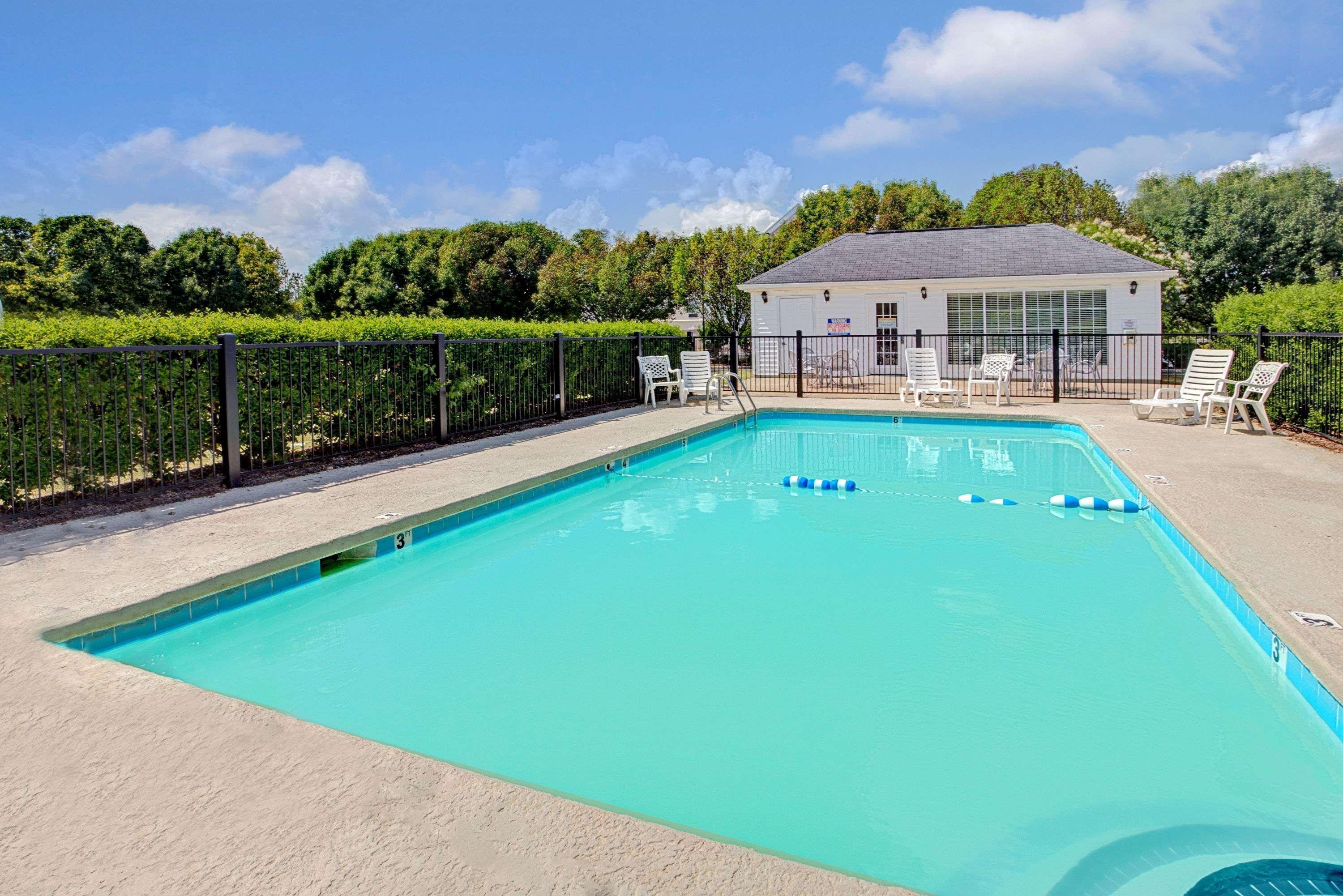Baymont By Wyndham Smithfield Hotel Exterior foto