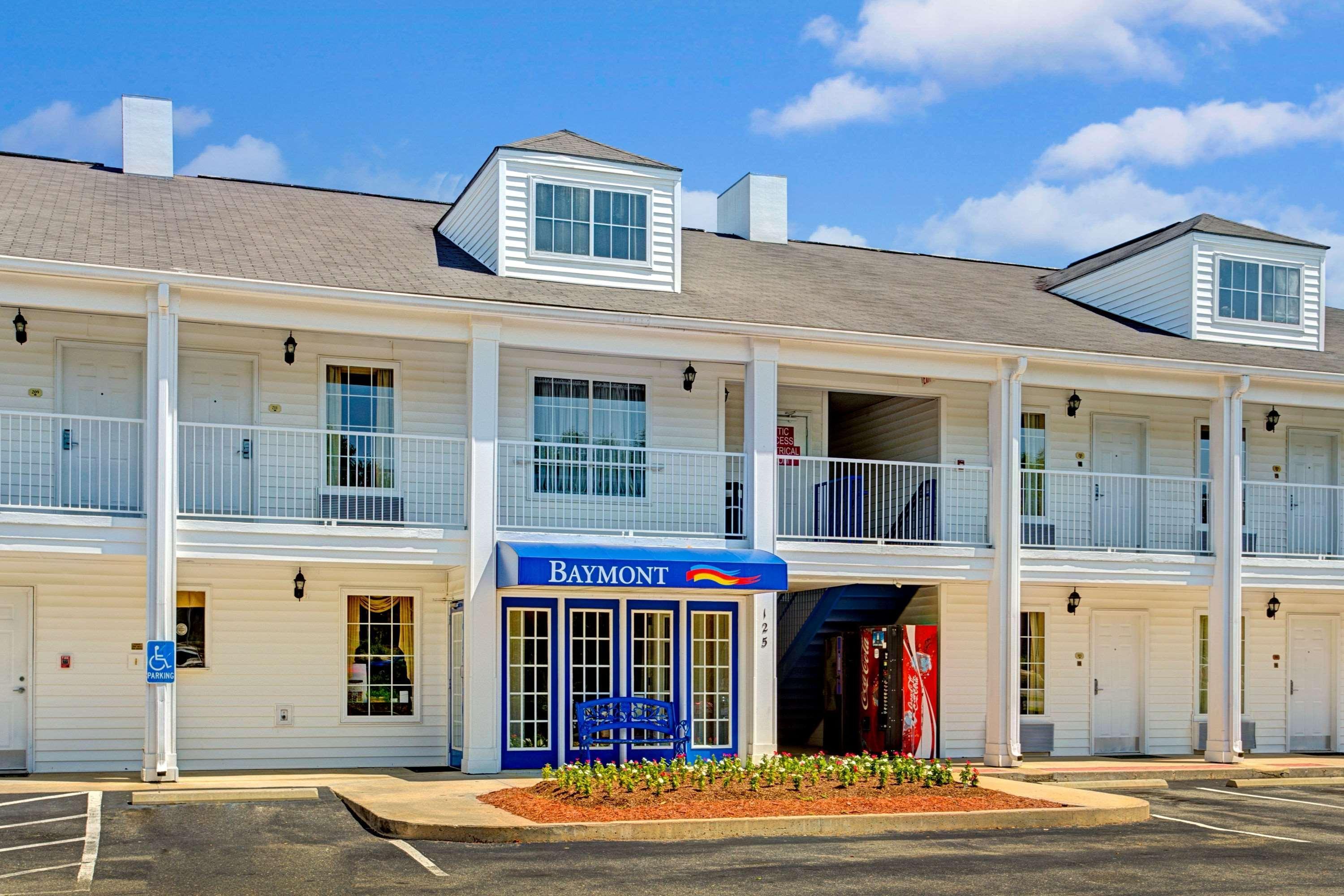Baymont By Wyndham Smithfield Hotel Exterior foto