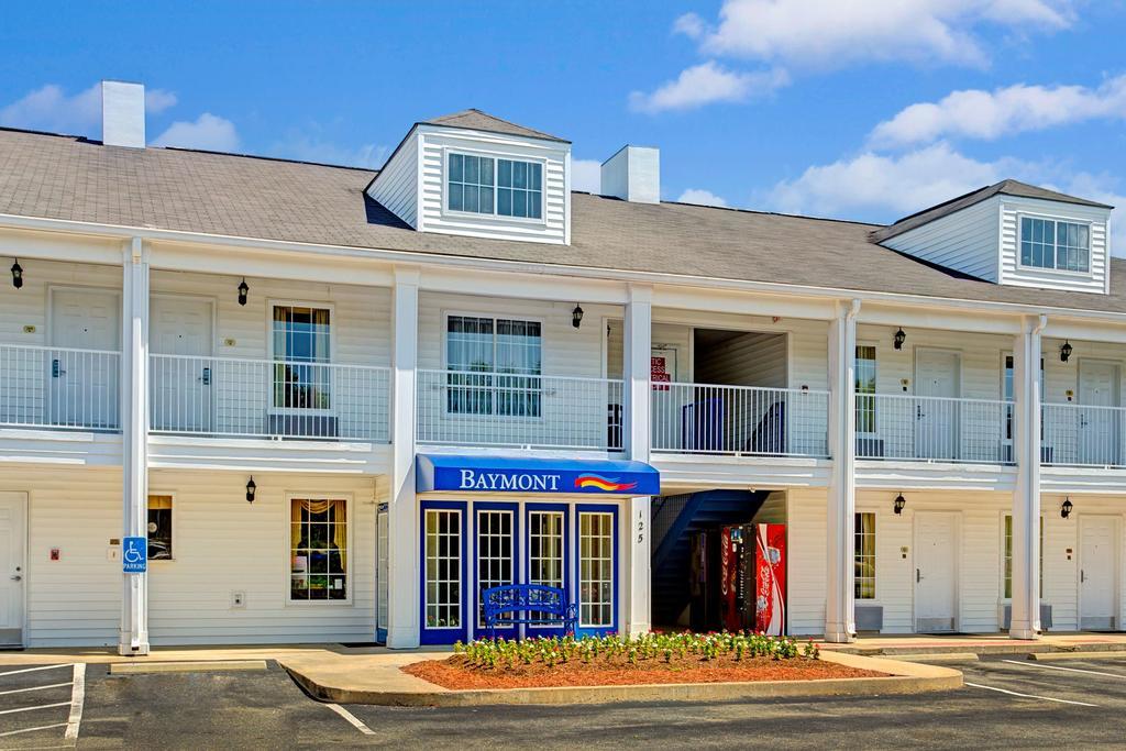 Baymont By Wyndham Smithfield Hotel Exterior foto